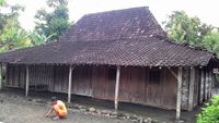 Traditionelles indonesisches Haus aus Teakholz